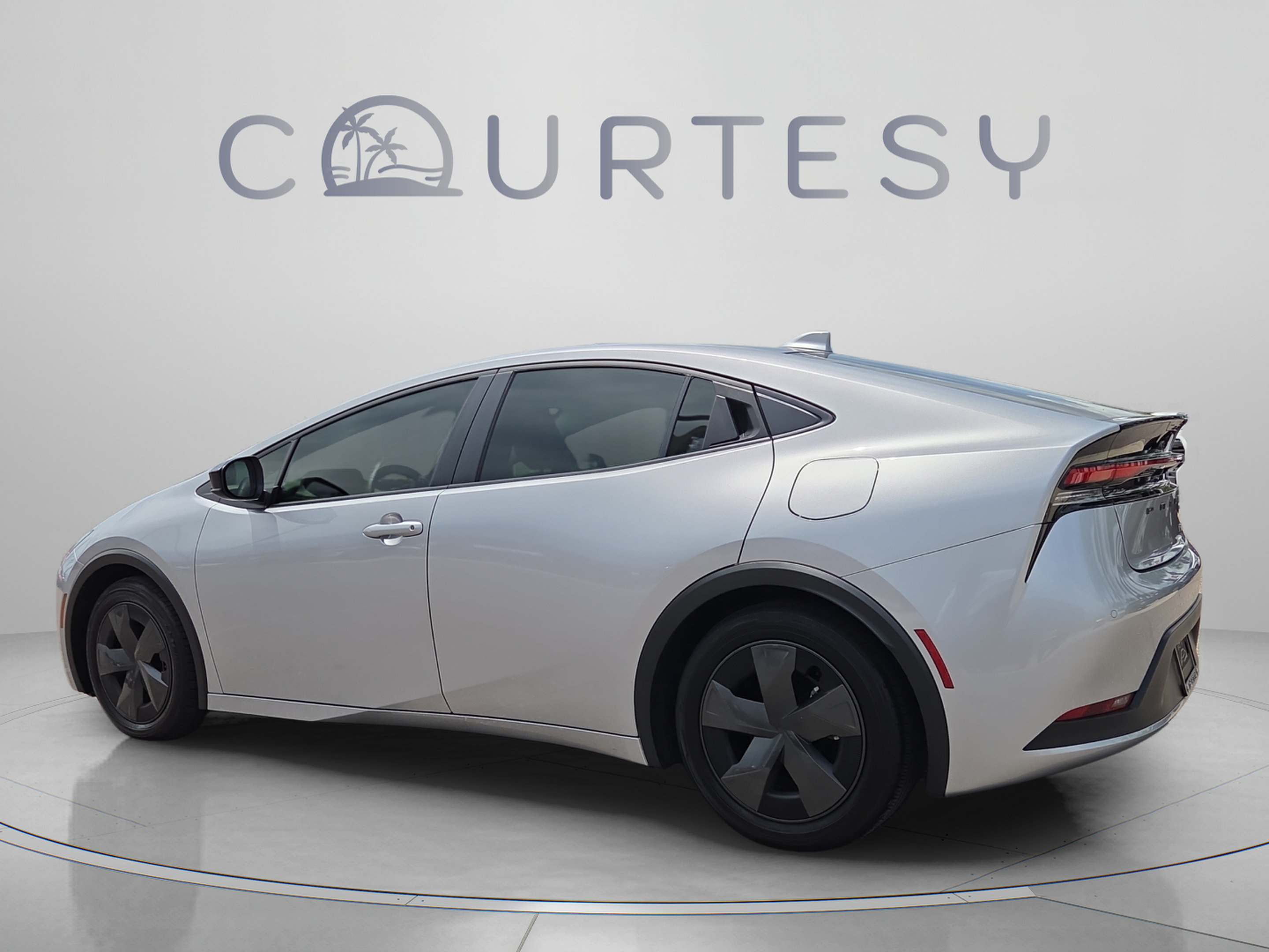 Certified 2025 Toyota Prius LE FWD image 3