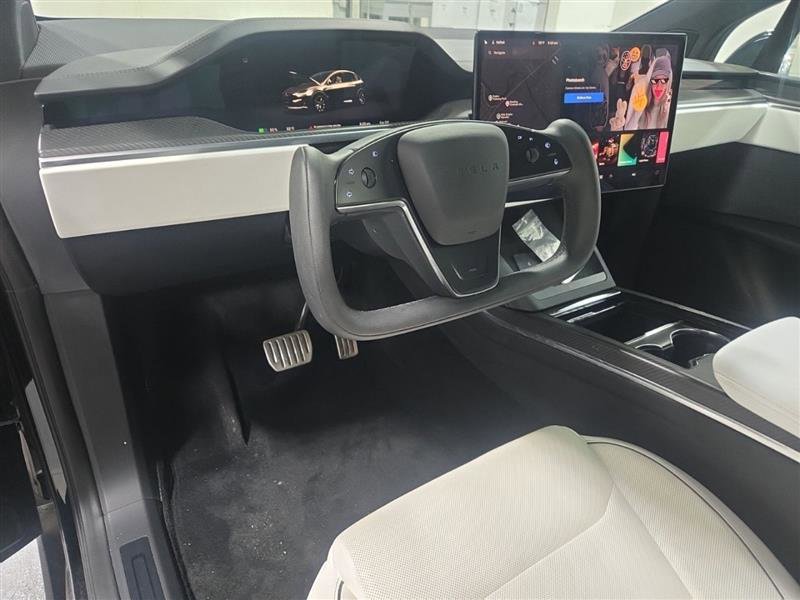Used 2023 Tesla Model X Plaid image 6