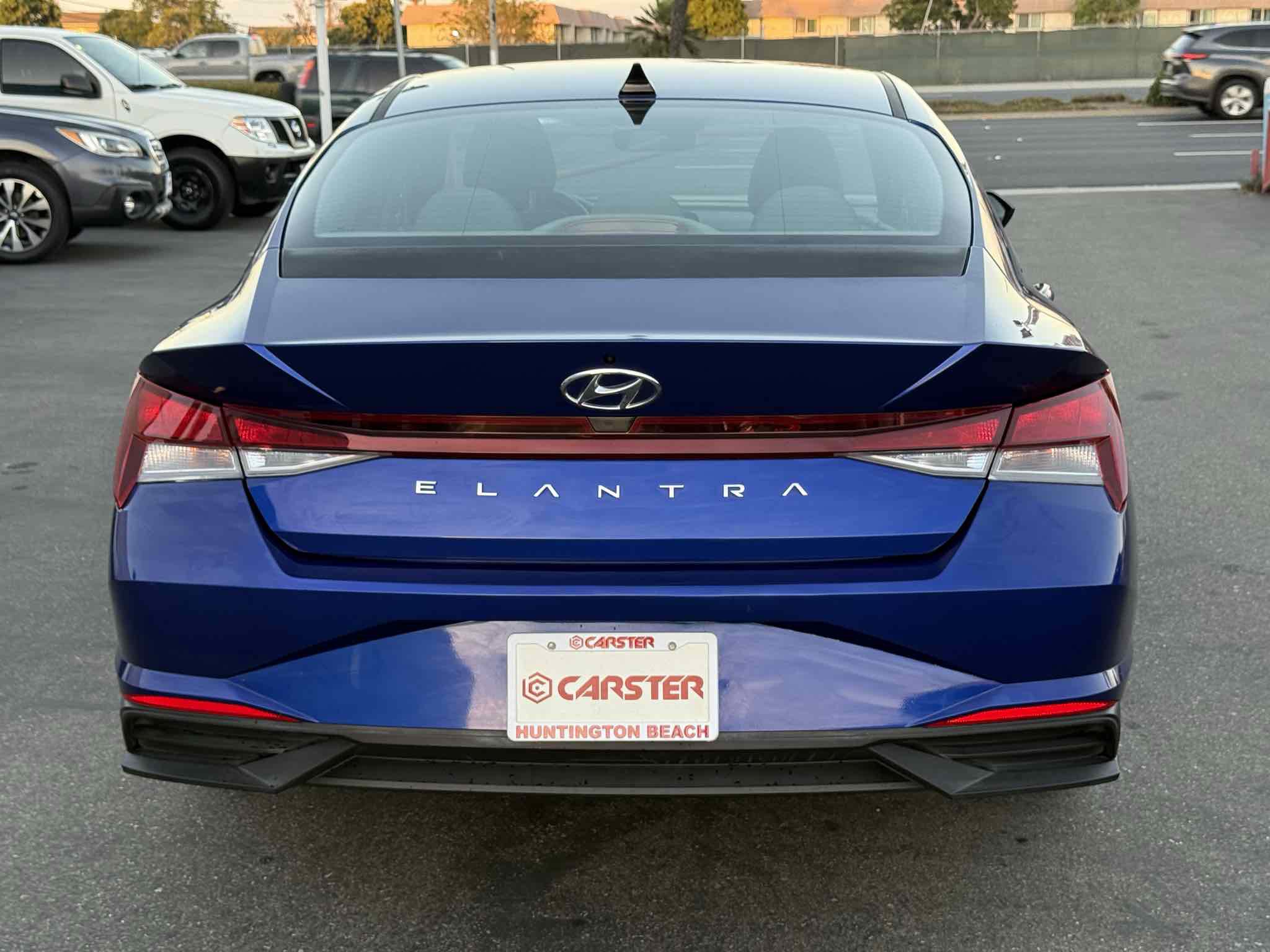 Used 2021 Hyundai Elantra SE image 3