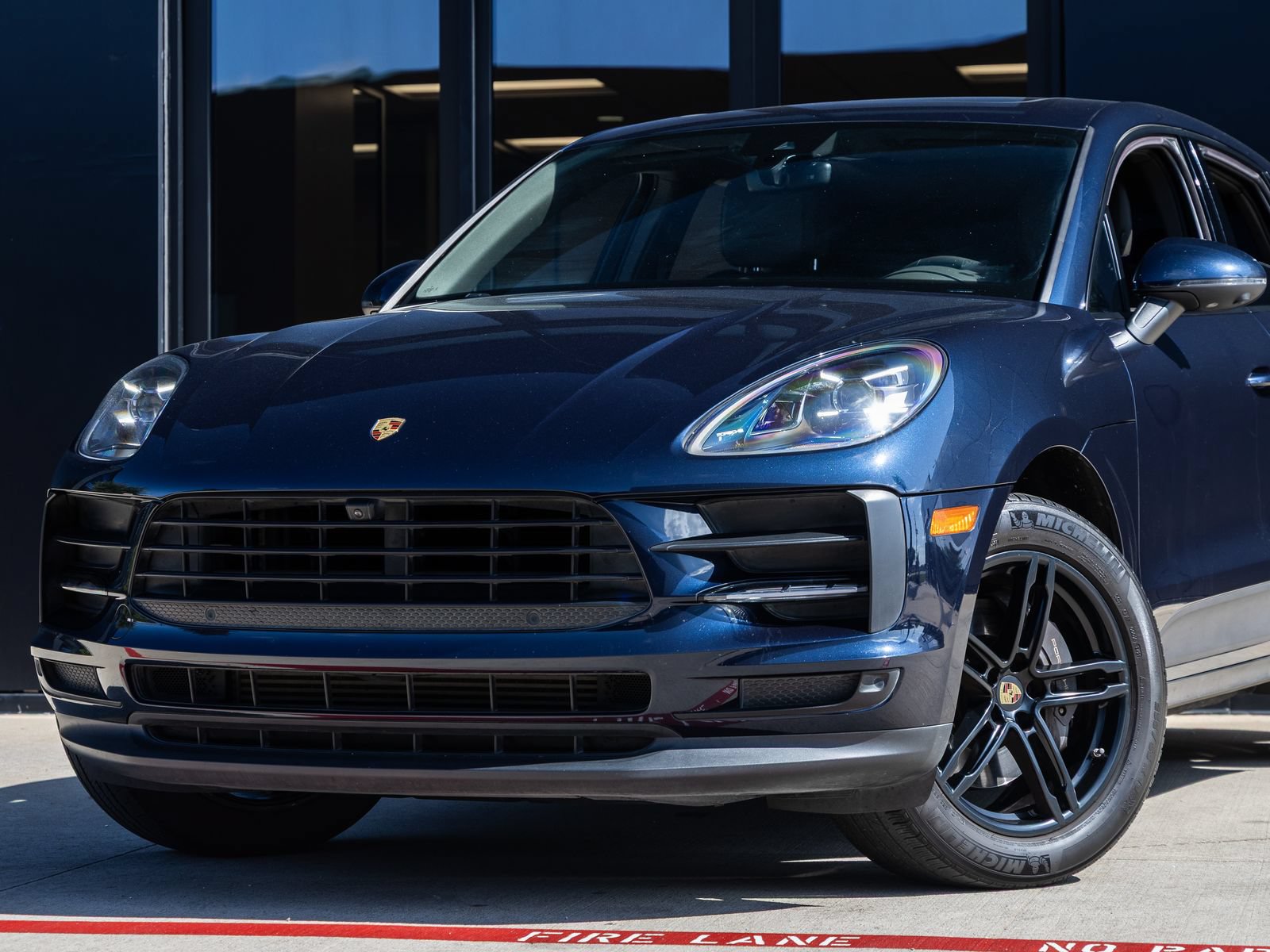 Certified 2021 Porsche Macan AWD/4WD image 7