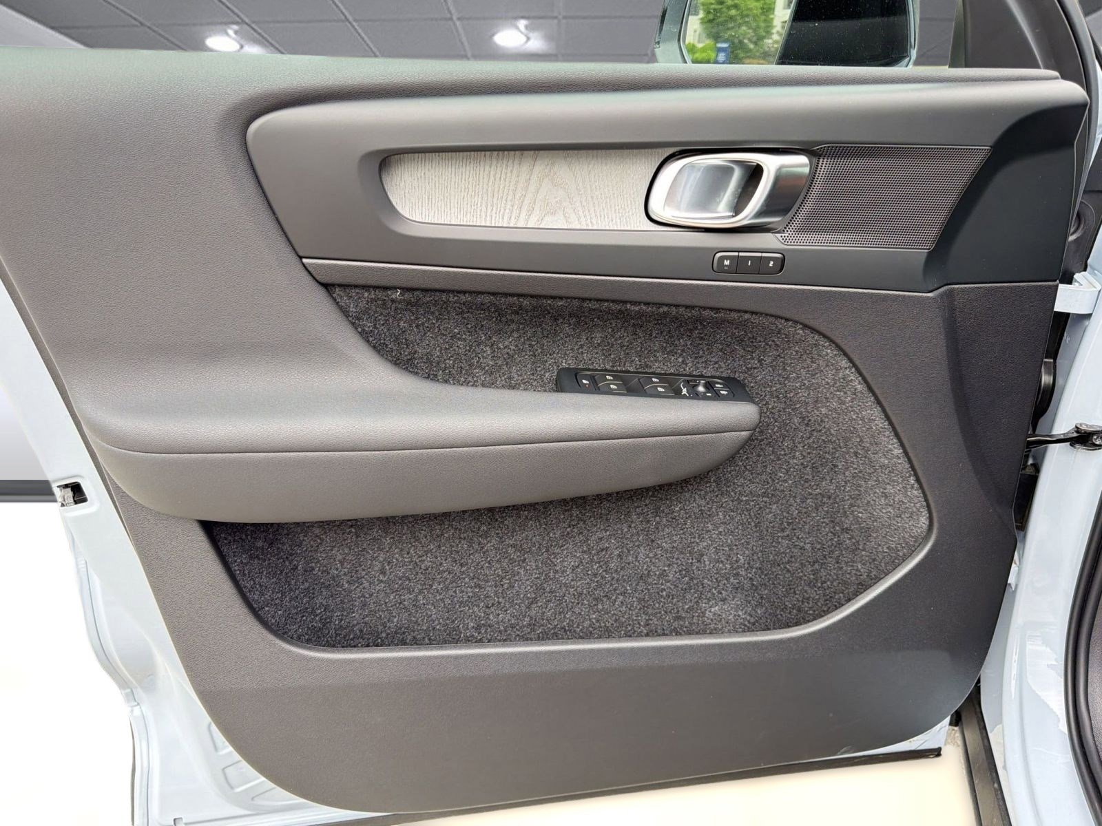 New 2026 Volvo XC40 B4 Core w/ Climate Package FWD image 18