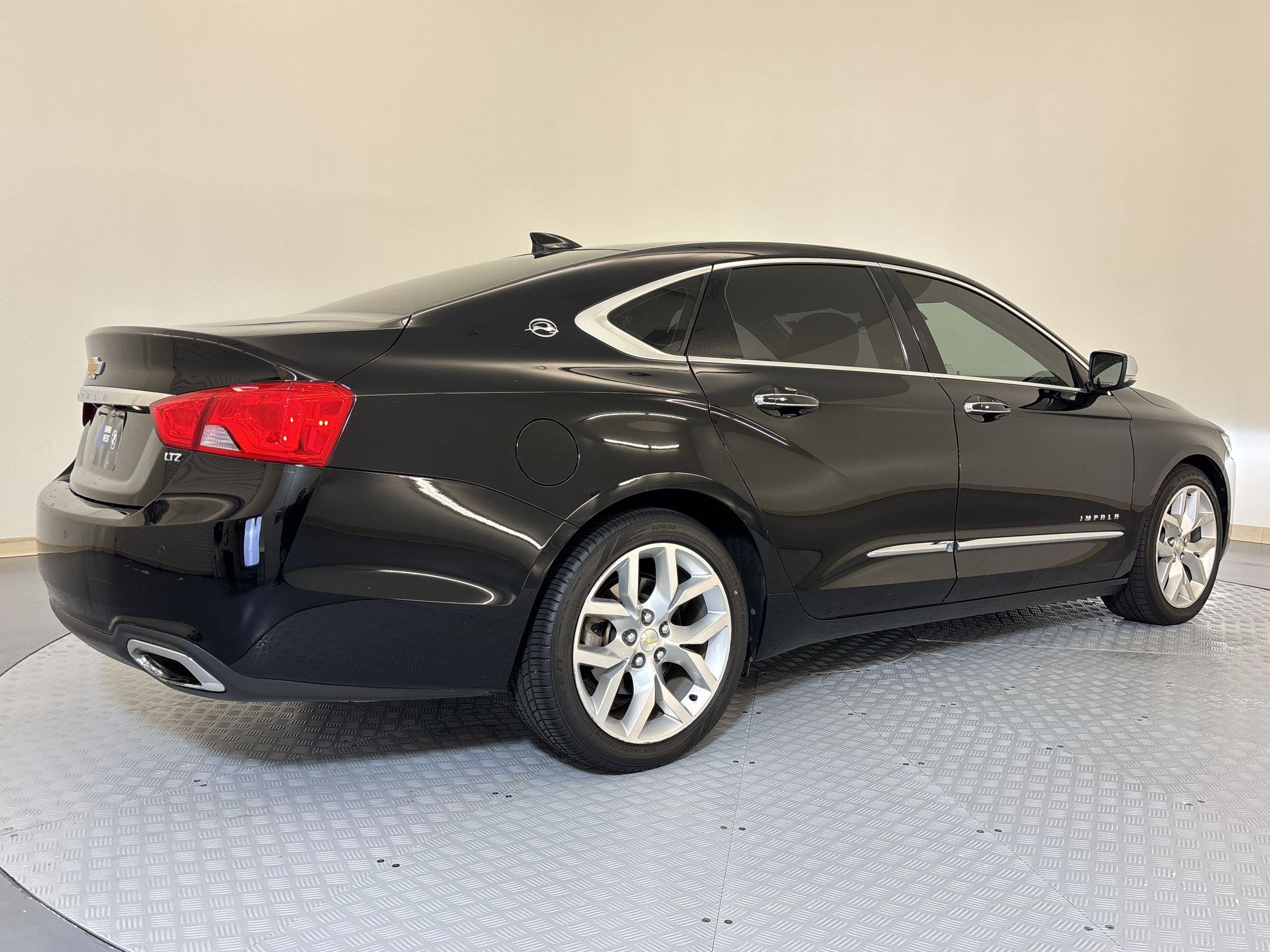 Used 2016 Chevrolet Impala LTZ image 9