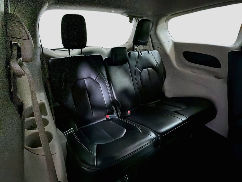 Used 2024 Chrysler Pacifica Limited FWD image 28