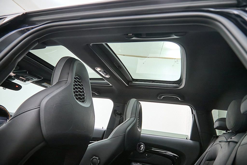 Used 2022 MINI Cooper Clubman John Cooper Works image 28