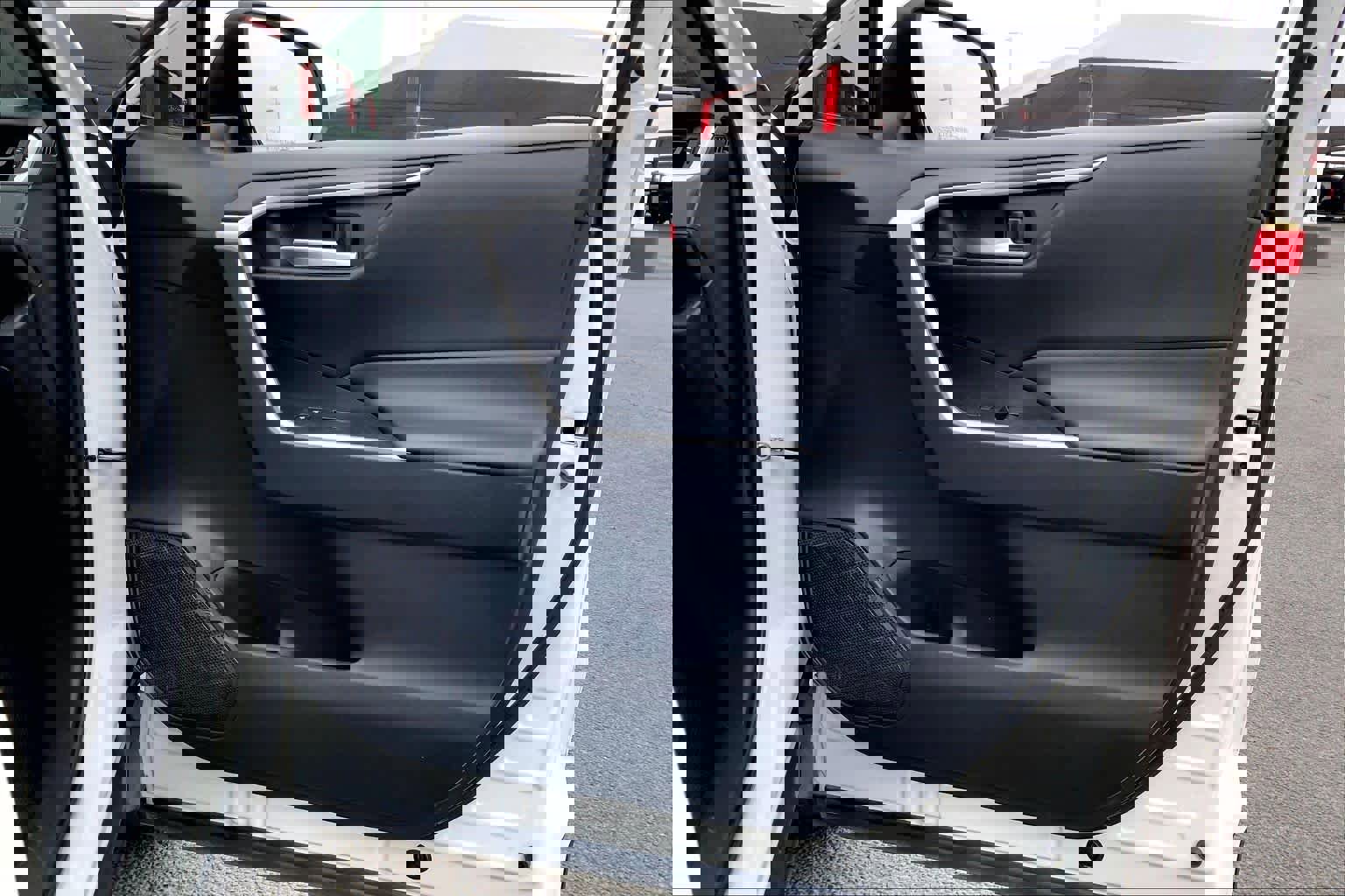 Used 2021 Toyota RAV4 XLE w/ Convenience Package AWD/4WD image 23