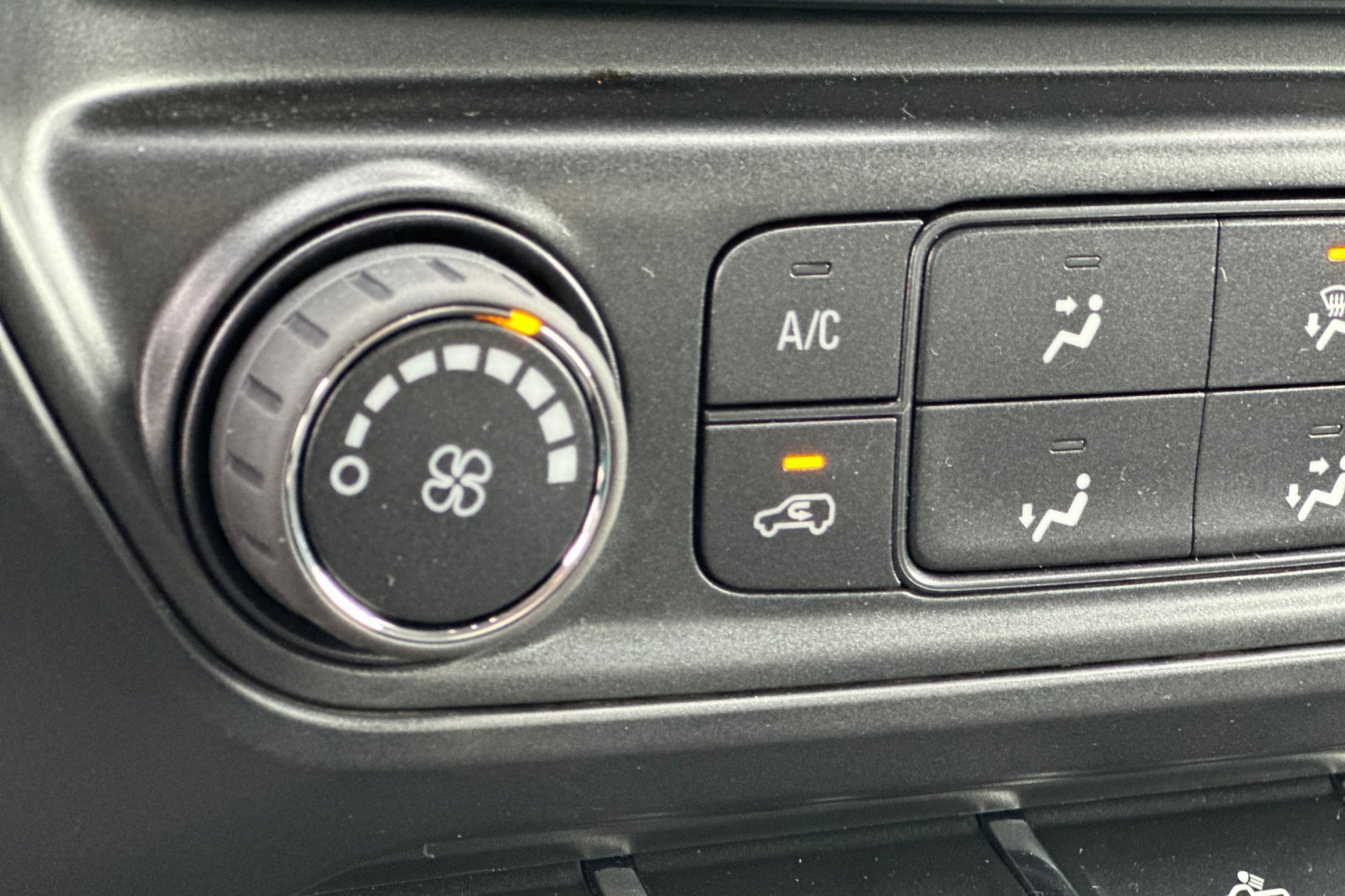 Used 2018 Chevrolet Silverado 1500 Custom w/ Custom Convenience Package image 28