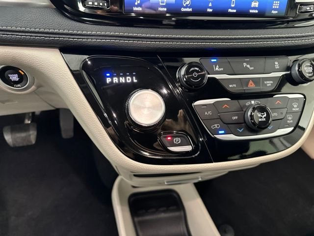 Used 2024 Chrysler Pacifica Select image 20