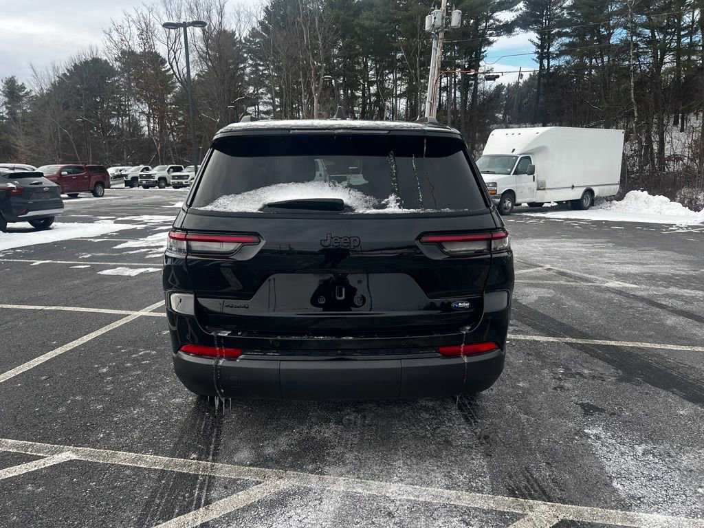 Used 2023 Jeep Grand Cherokee L Laredo image 4