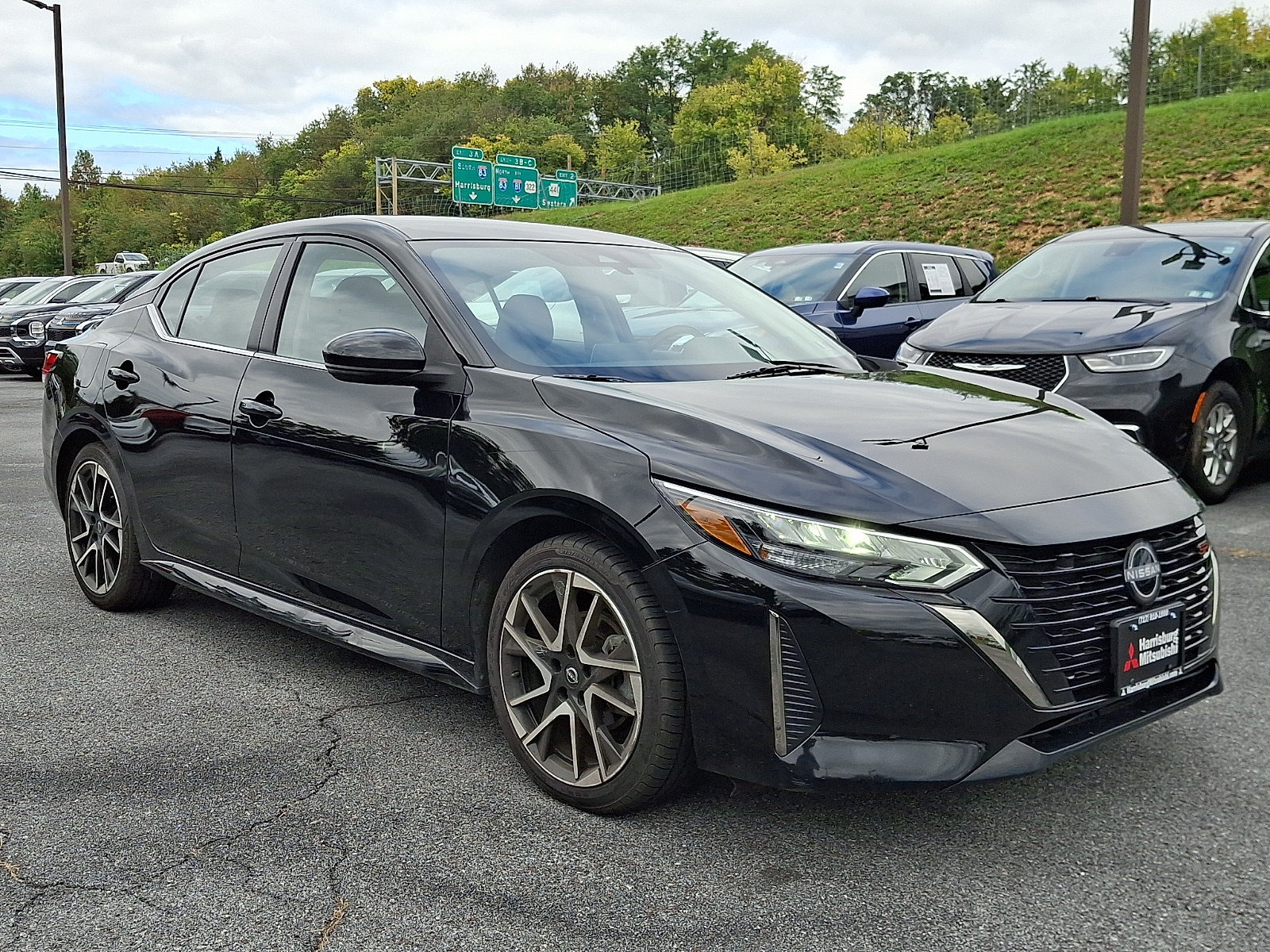 Used 2025 Nissan Sentra SR FWD image 1