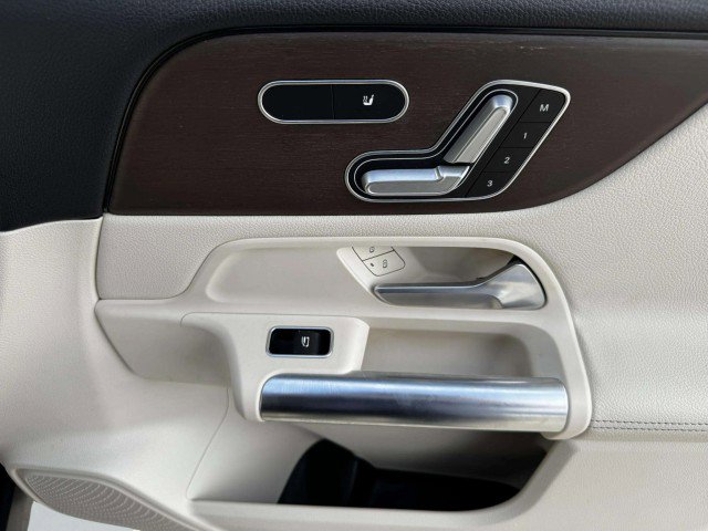 Used 2021 Mercedes-Benz GLA 250 4MATIC w/ Premium Package image 48