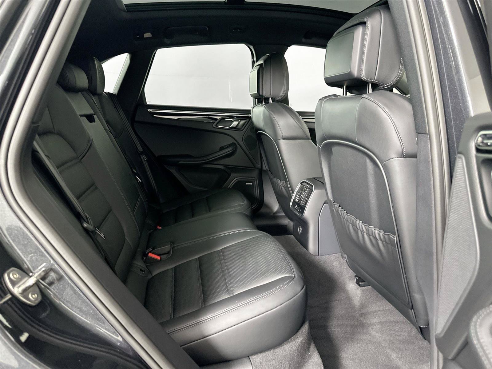 Certified 2026 Porsche Macan Turbo AWD/4WD image 27