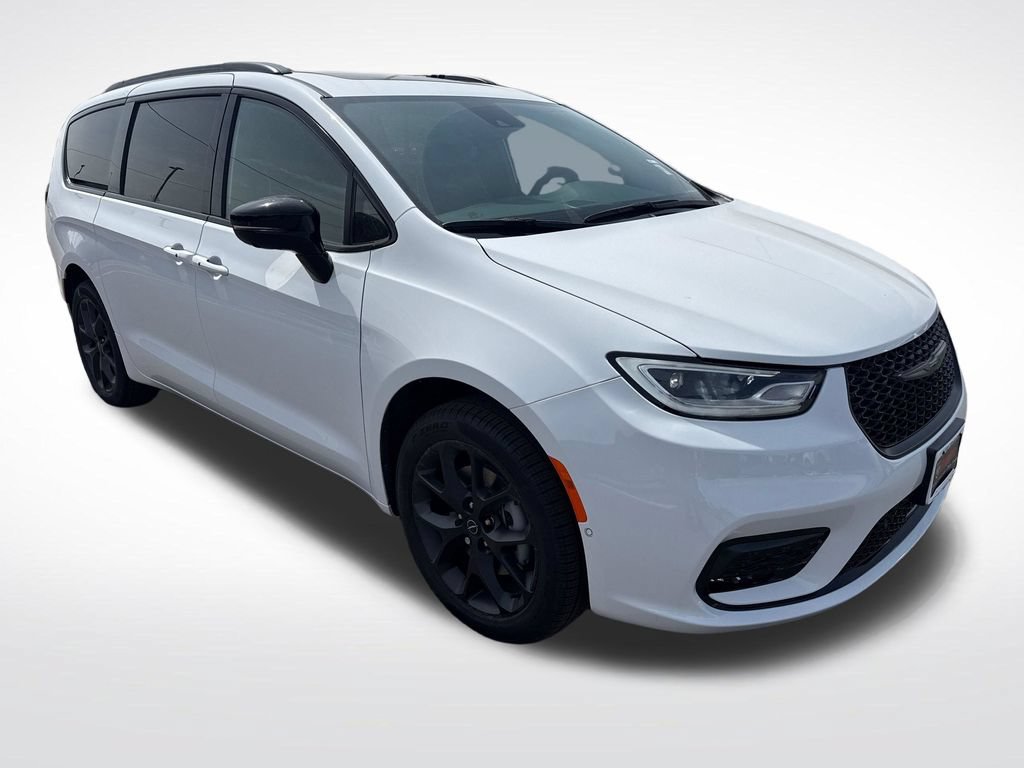 New 2026 Chrysler Pacifica Limited w/ S Appearance Package AWD/4WD image 7