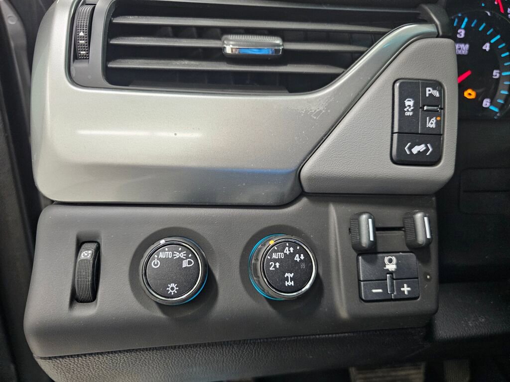 Used 2015 Chevrolet Suburban LT AWD/4WD image 27