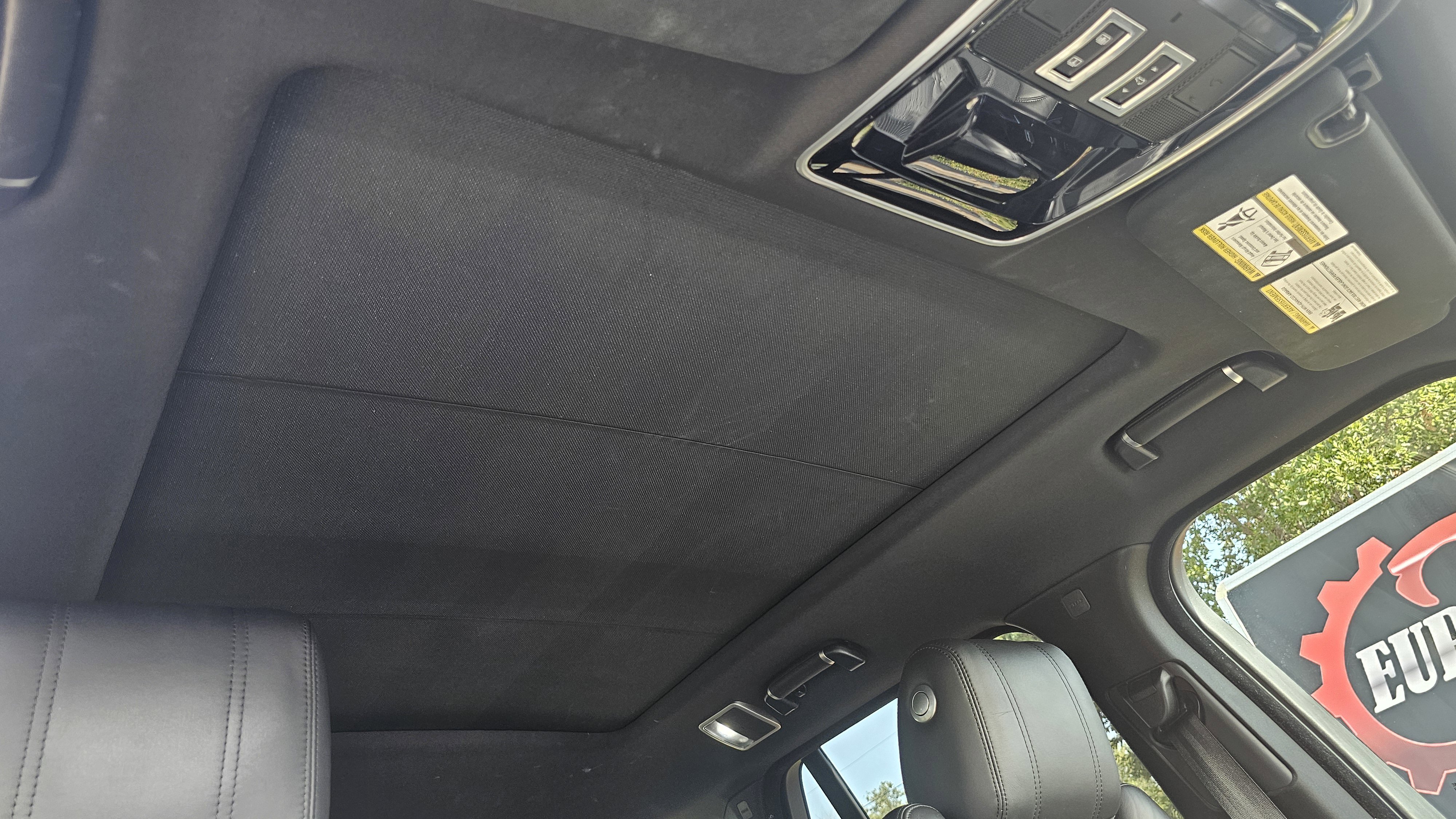 Used 2017 Land Rover Range Rover HSE image 32