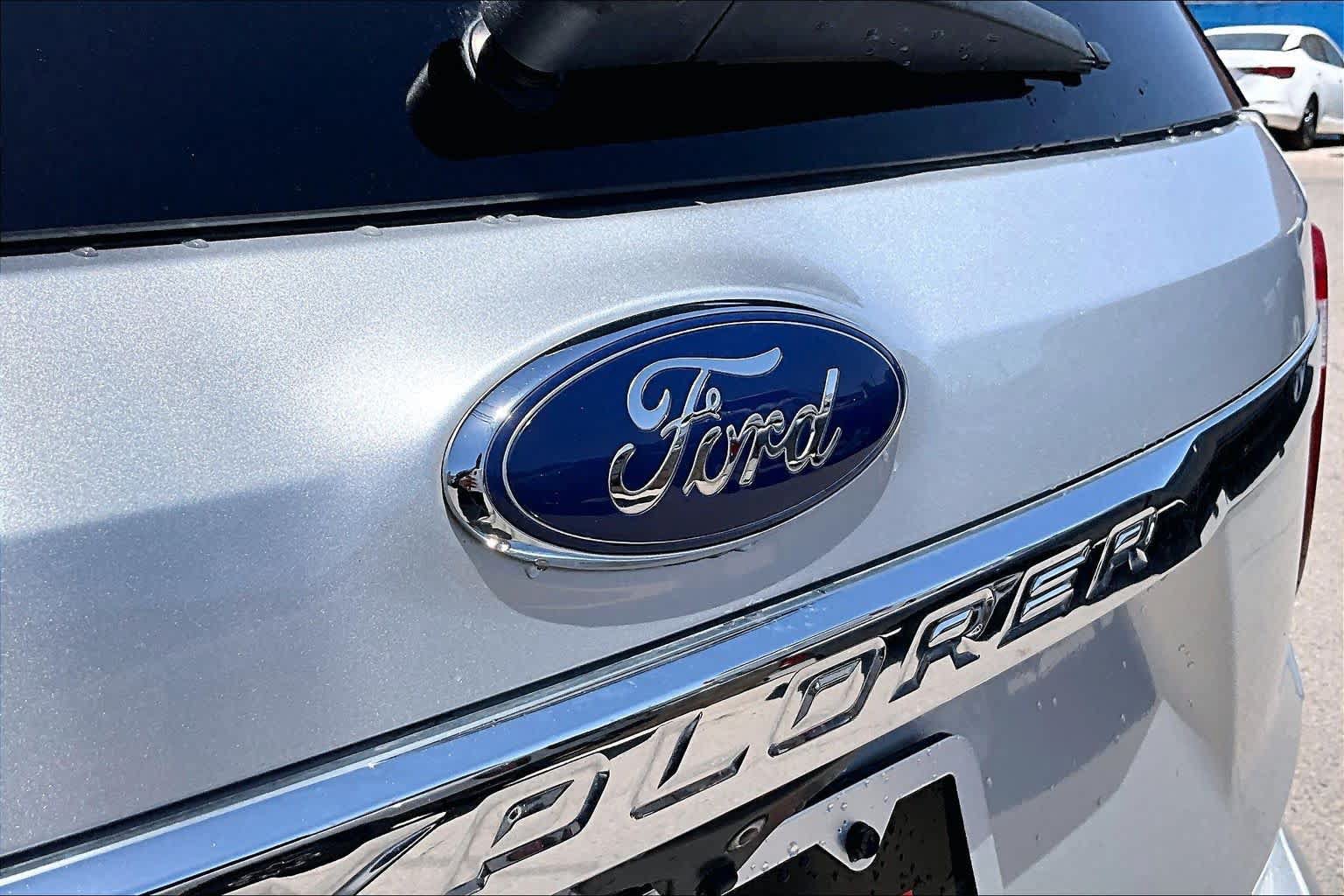 Used 2019 Ford Explorer XLT w/ Equipment Group 201A FWD image 10