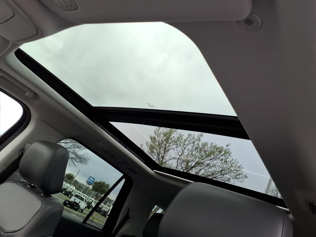 Used 2025 Ford Expedition Active image 18