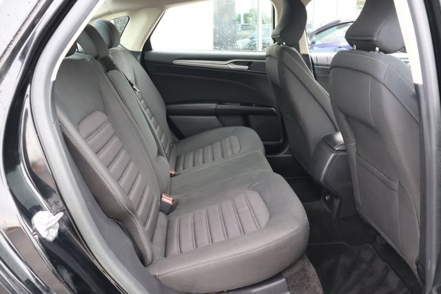 Used 2017 Ford Fusion SE FWD image 20