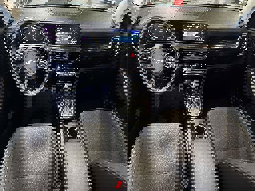 Used 2025 Kia Seltos S image 12