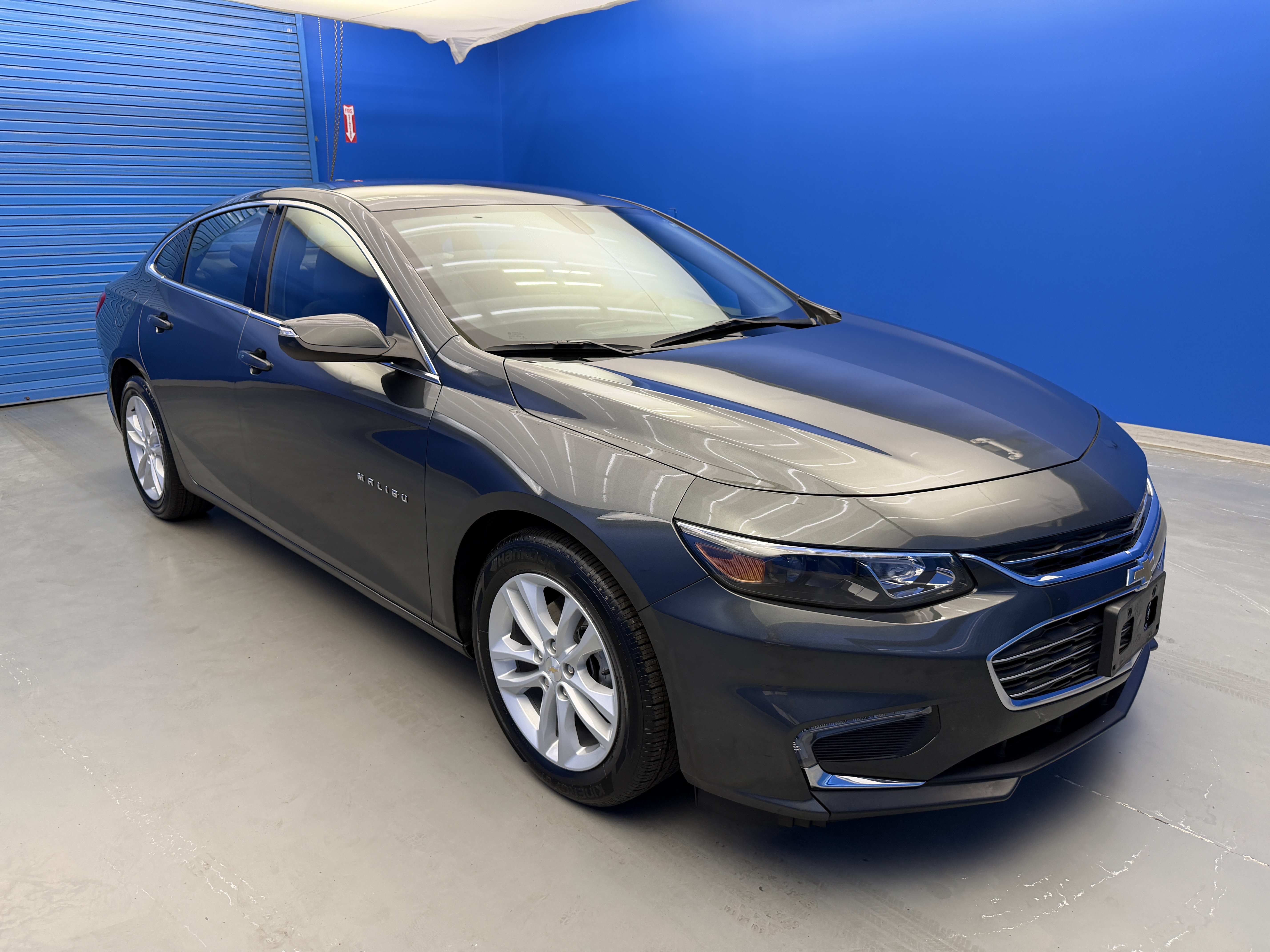 Used 2016 Chevrolet Malibu LT FWD image 2