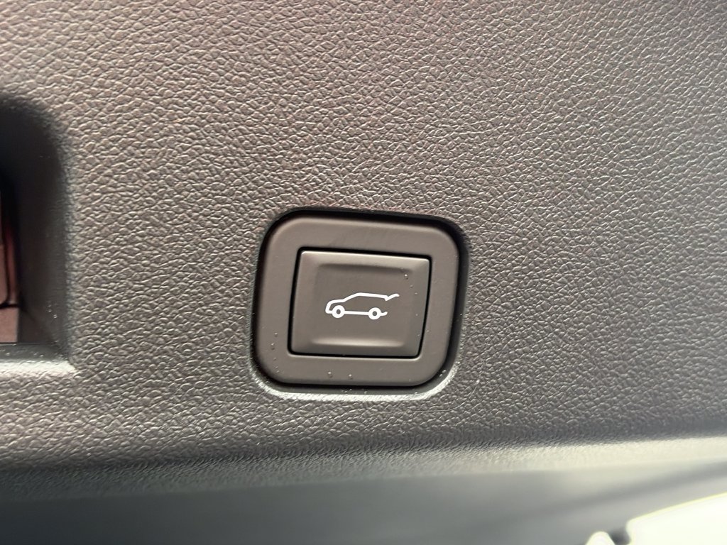 New 2027 Chevrolet Traverse LT w/ Driver Confidence Package AWD/4WD image 8
