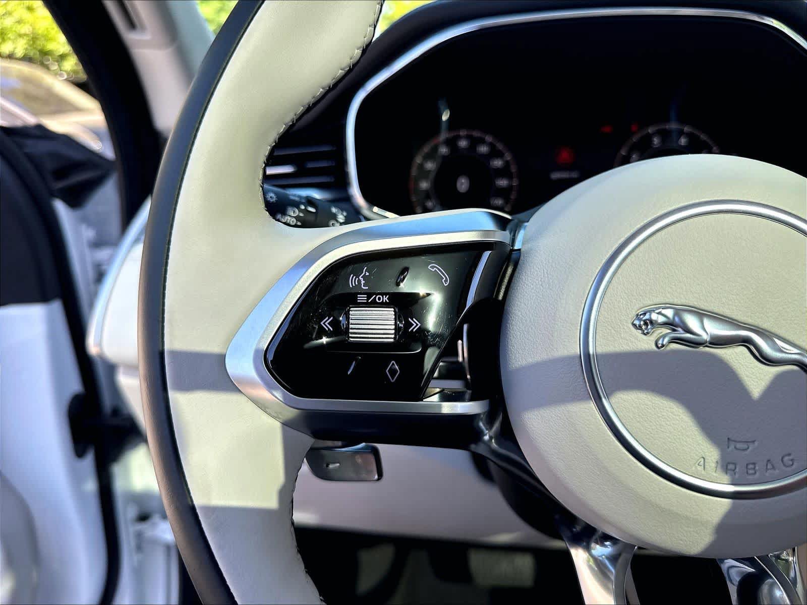 Used 2023 Jaguar F-PACE S AWD/4WD image 21