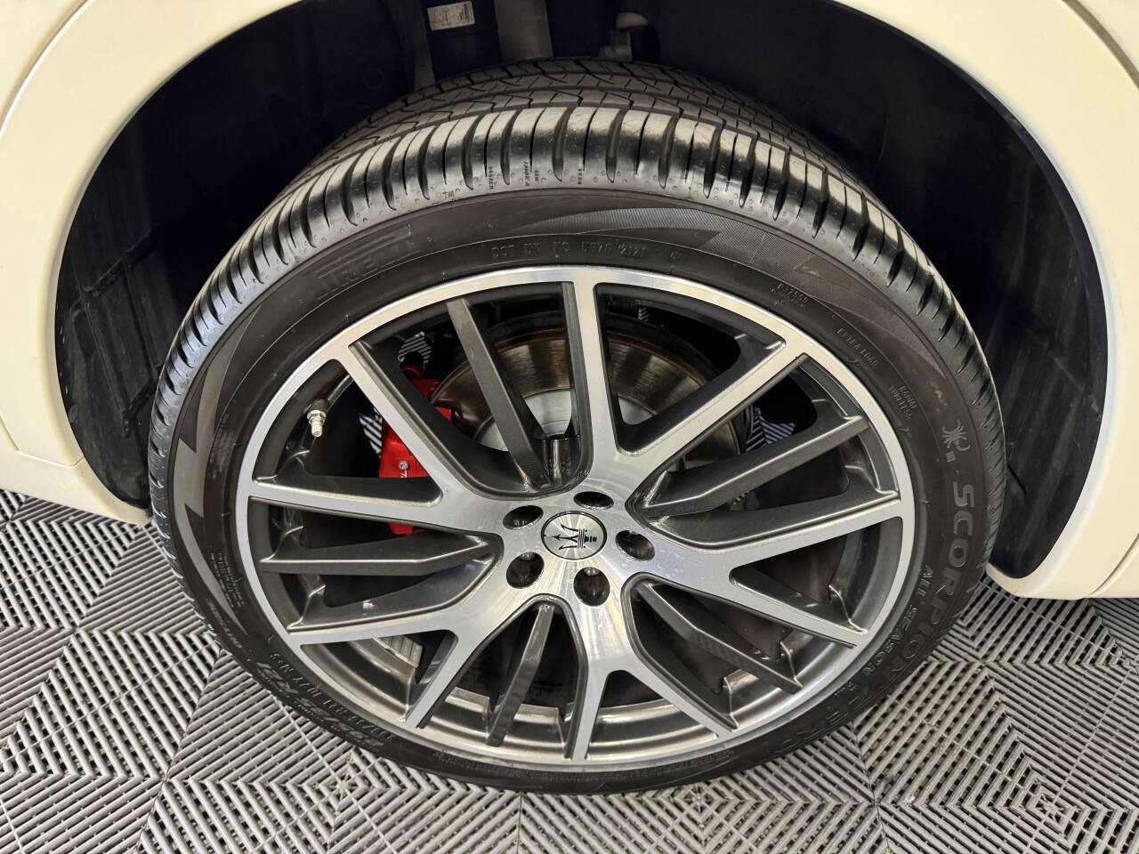 Used 2021 Maserati Levante S GranSport image 21