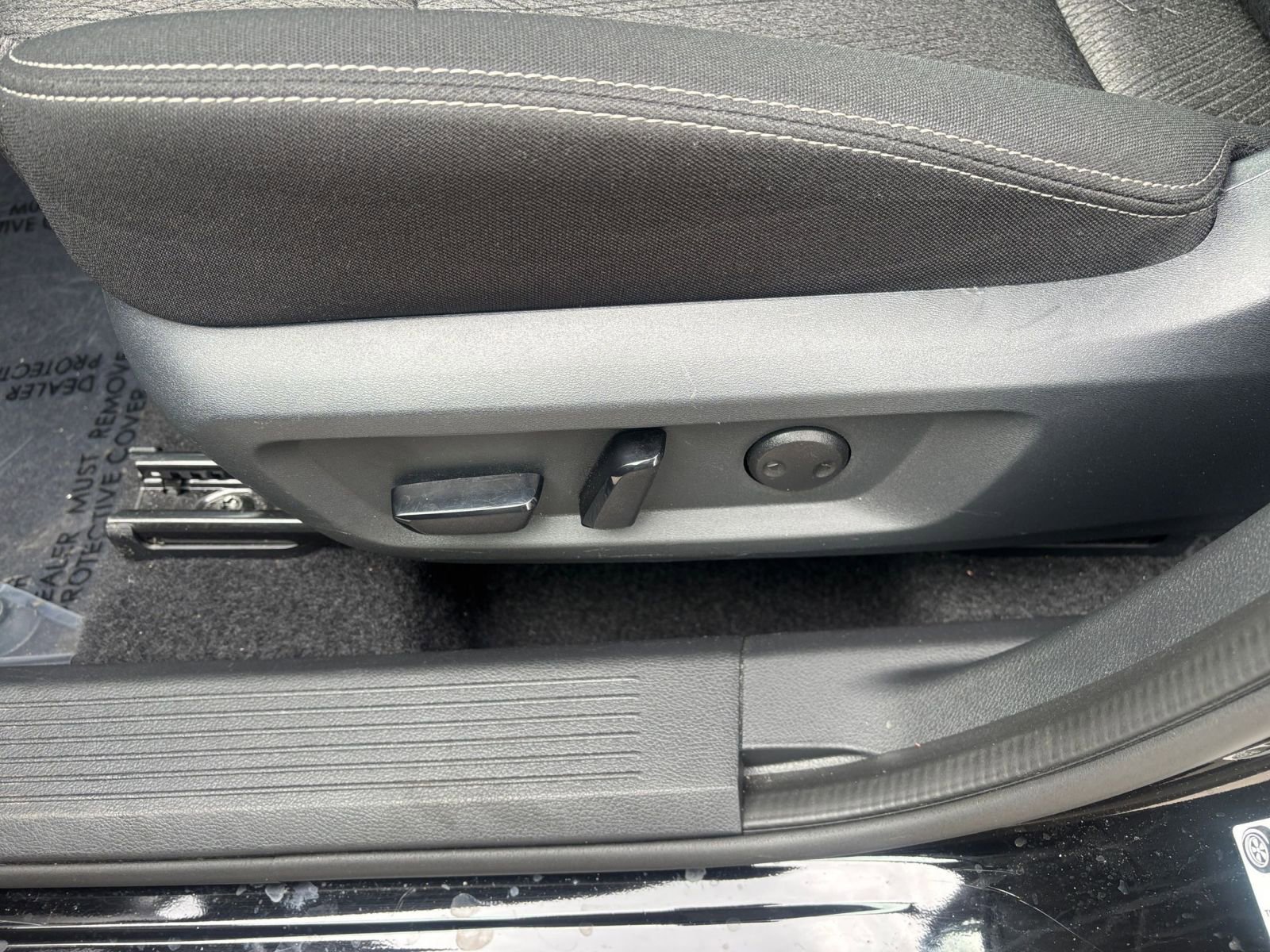 Used 2025 Nissan Rogue SV image 22