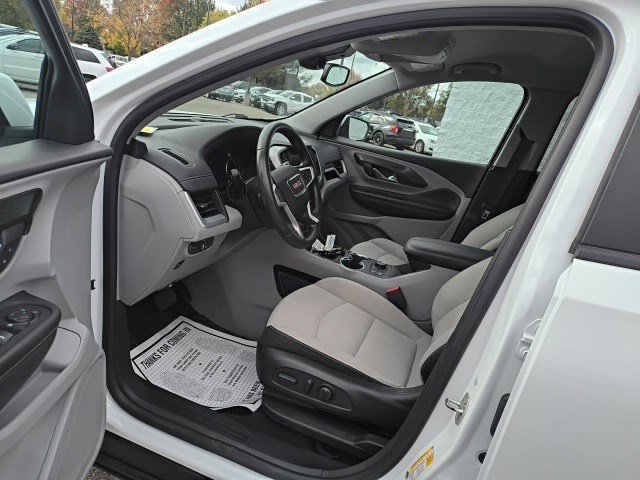 Used 2023 GMC Terrain SLE w/ Driver Convenience Package image 11