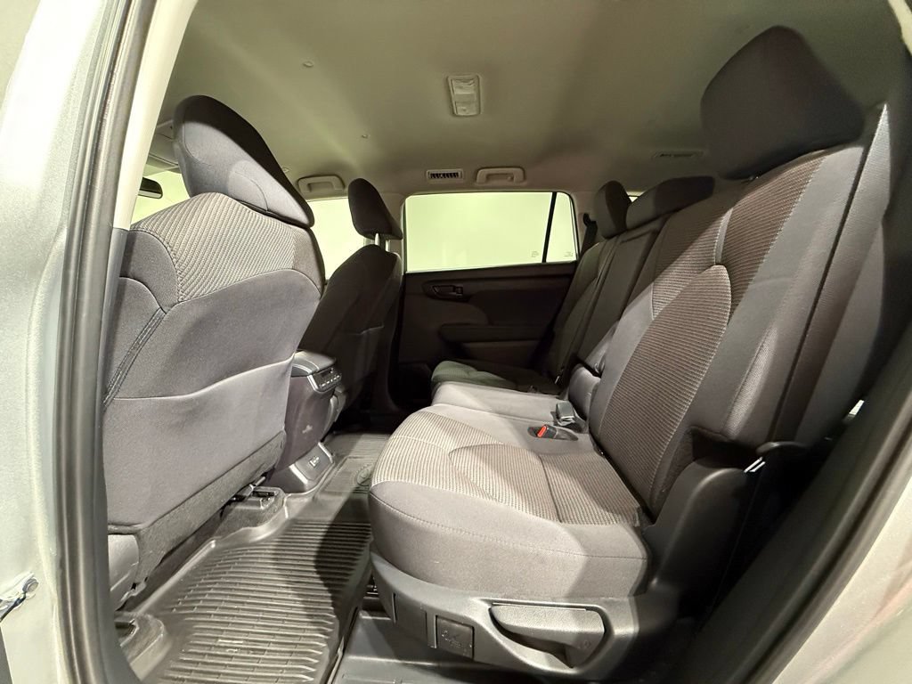 Certified 2025 Toyota Highlander LE AWD/4WD image 18