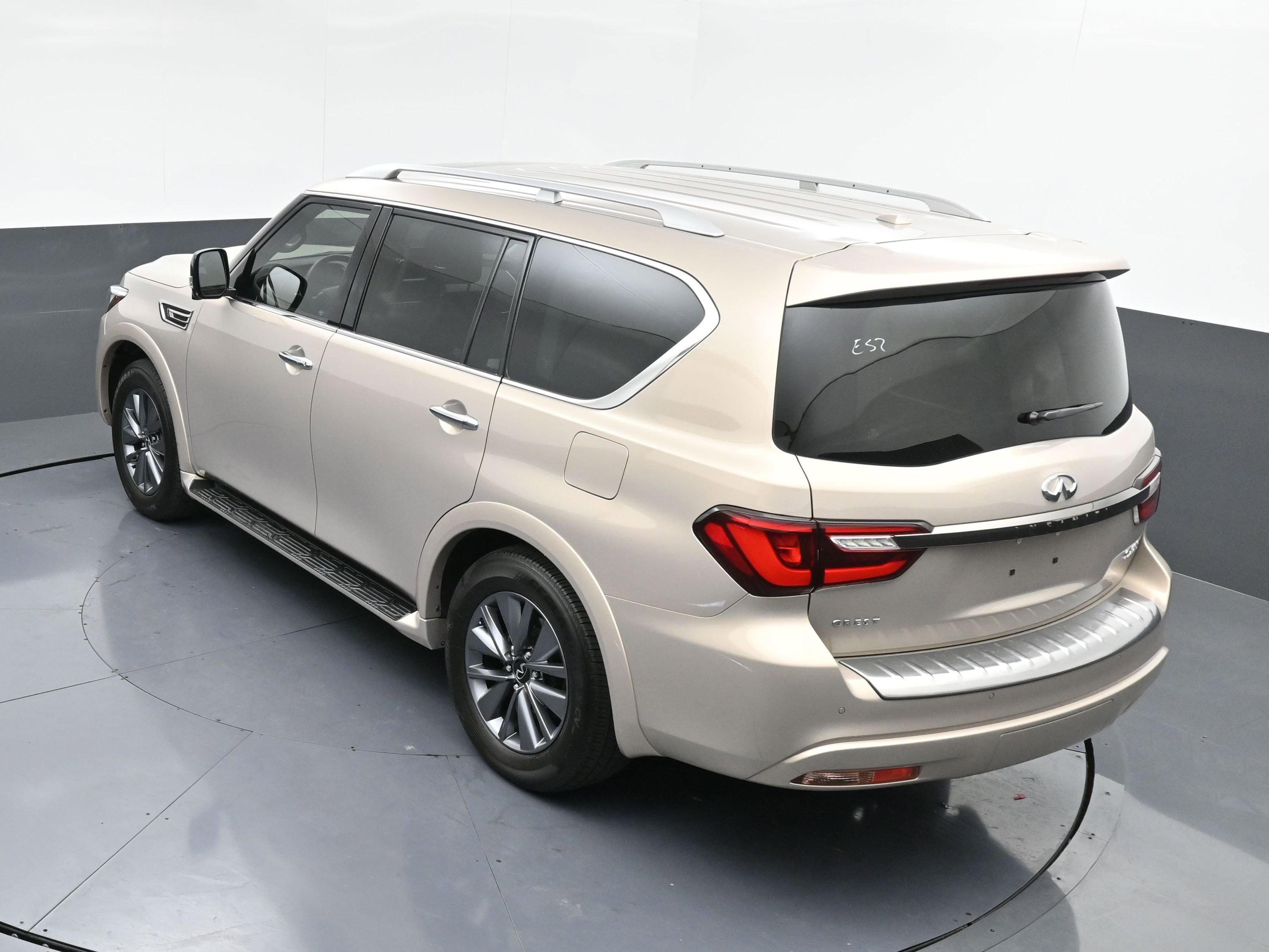 Used 2023 INFINITI QX80 Premium Select w/ All-Season Package image 42