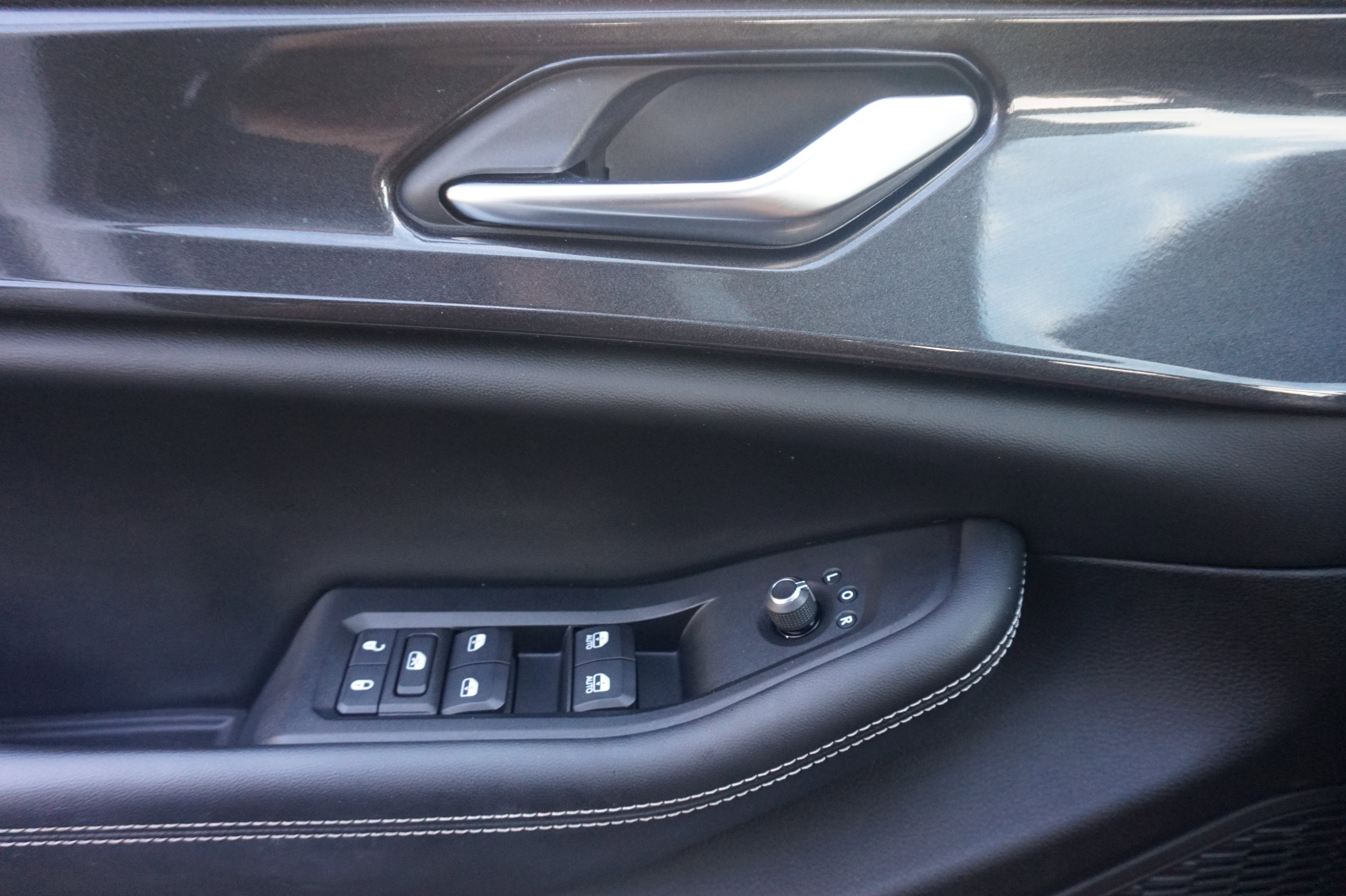 Used 2023 Jeep Grand Cherokee Laredo w/ Luxury Tech Group I image 16