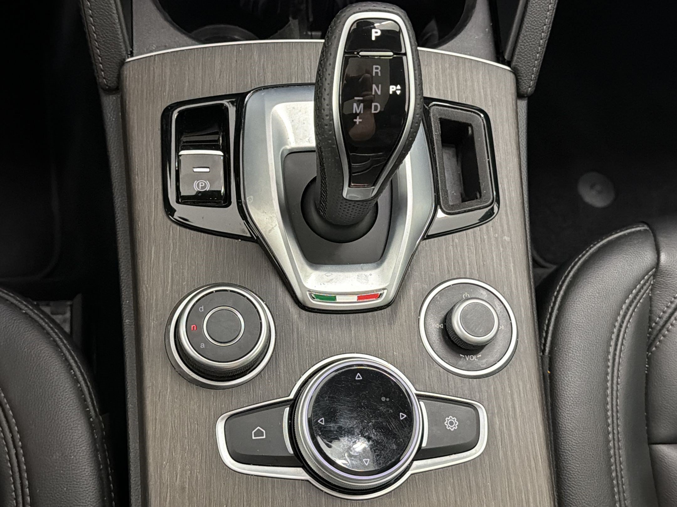 Used 2022 Alfa Romeo Stelvio Ti w/ Active Assist Plus Package AWD/4WD image 15