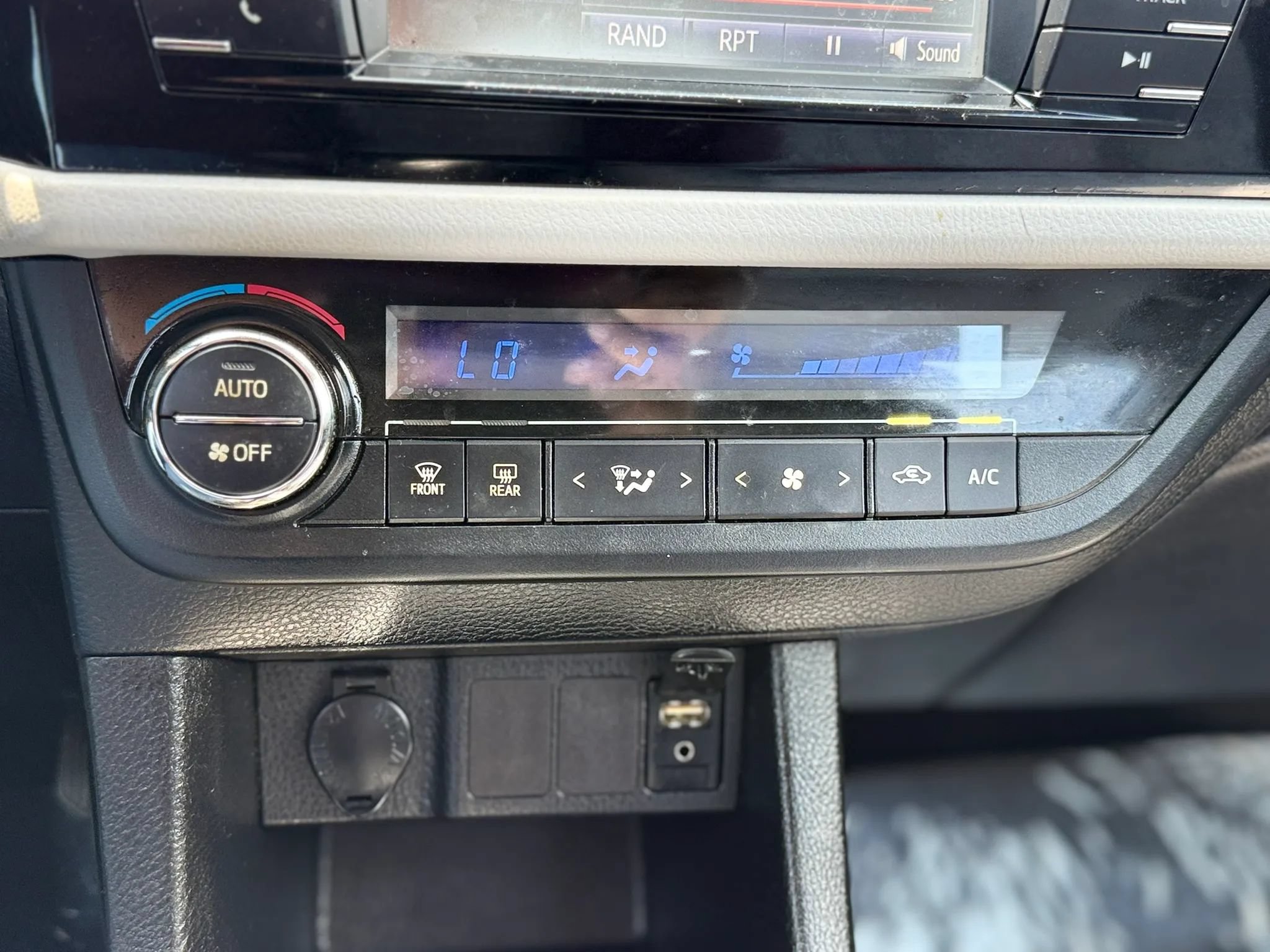 Used 2016 Toyota Corolla LE FWD image 25