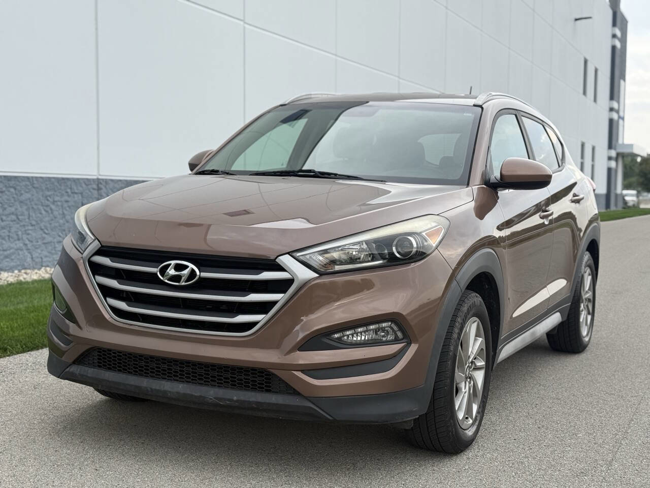 Used 2017 Hyundai Tucson SE image 1