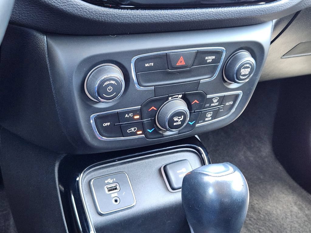 Used 2021 Jeep Compass Latitude FWD image 16