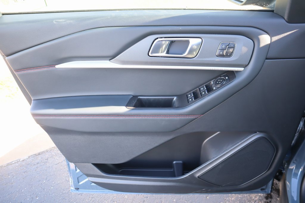 New 2026 Ford Explorer ST-Line w/ ST-Line Street Pack image 18