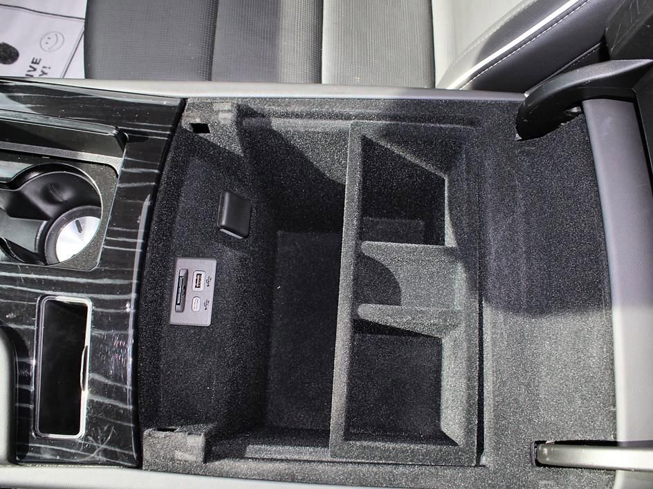 Used 2024 Cadillac Escalade Sport w/ LPO, ONYX Package image 40