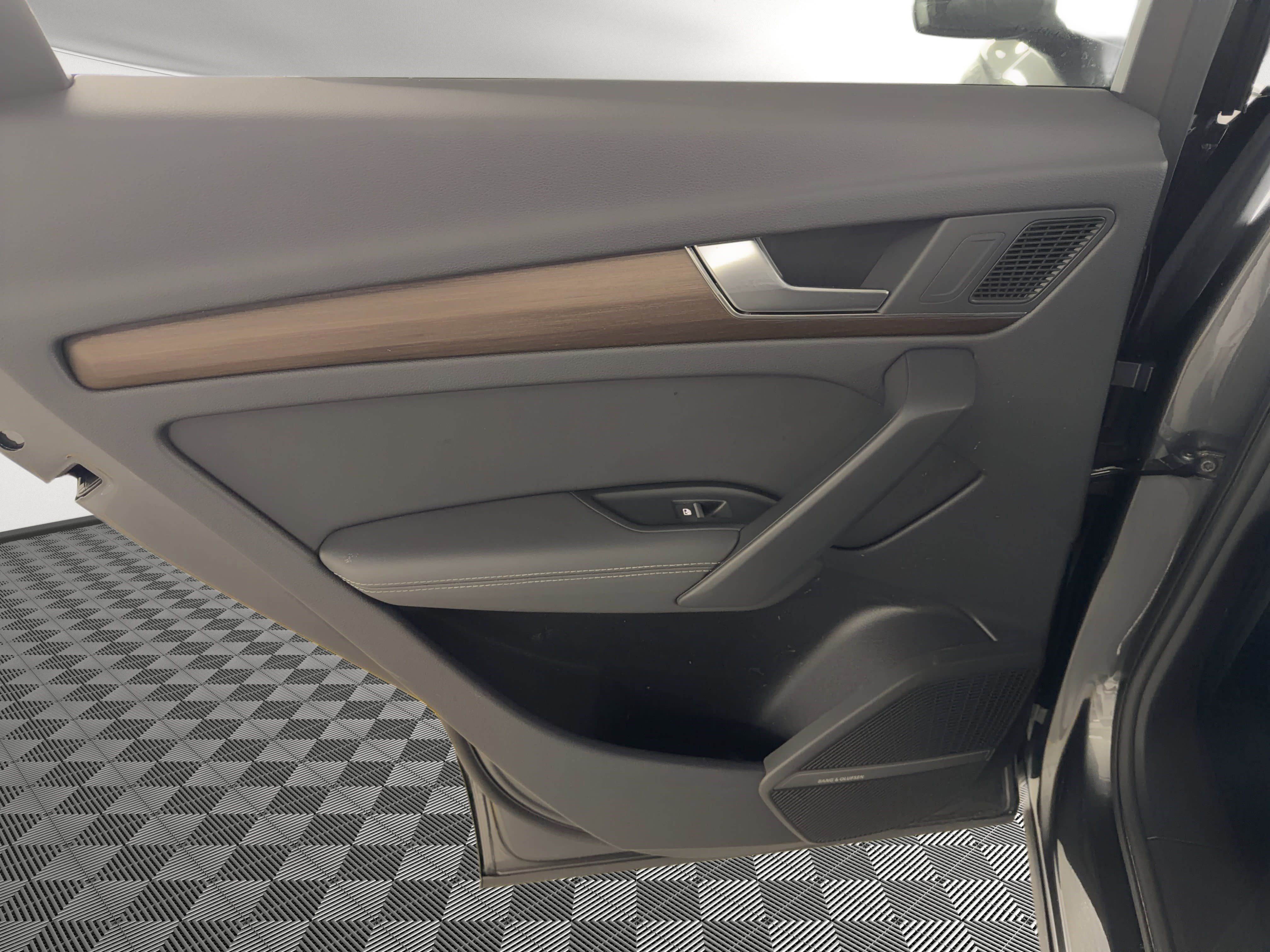 Certified 2025 Audi Q5 e Premium Plus w/ Premium Plus Package image 17