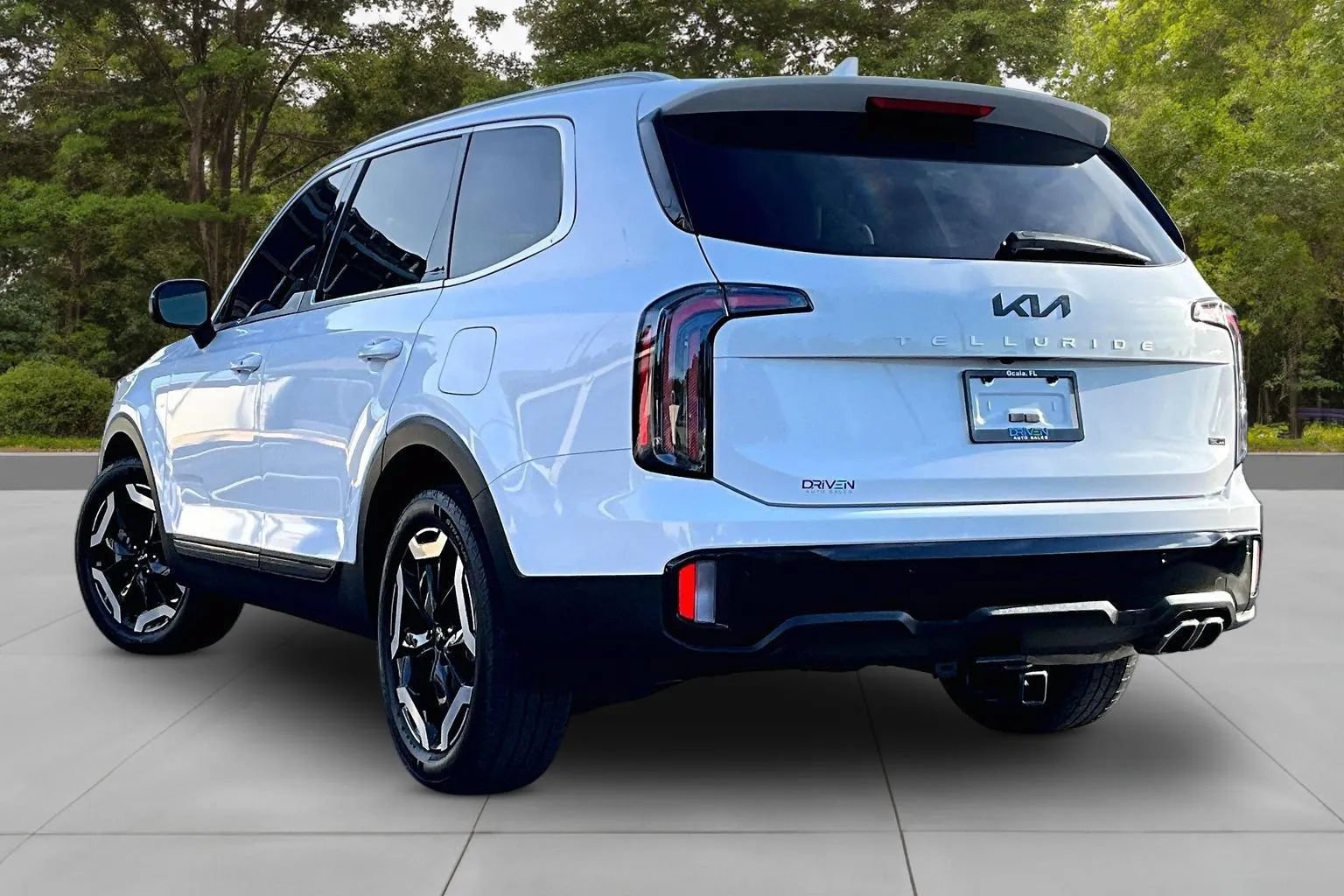 Used 2024 Kia Telluride EX AWD/4WD image 12