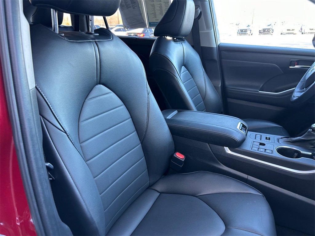 Used 2023 Toyota Highlander XLE image 26