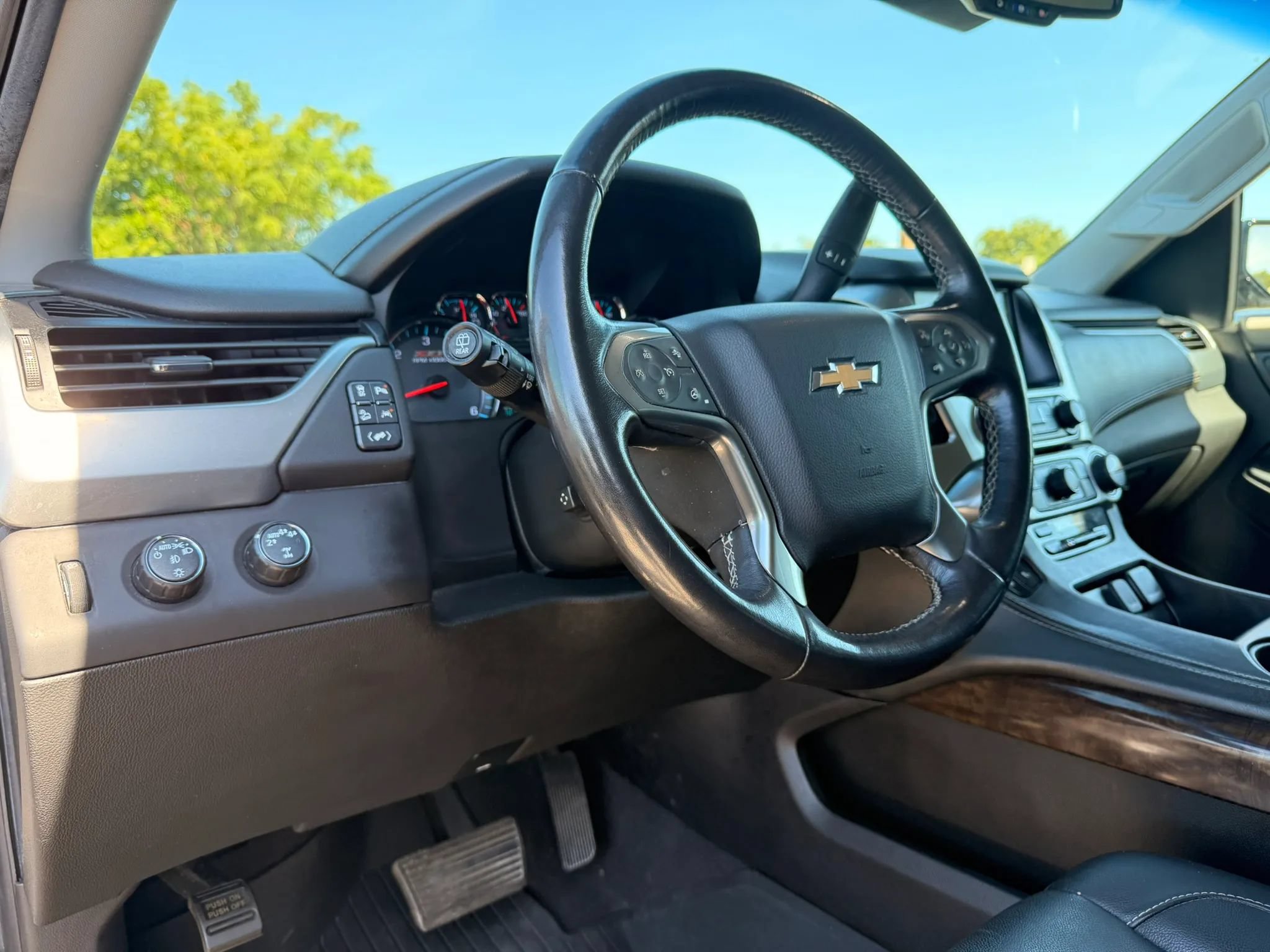 Used 2020 Chevrolet Suburban LT AWD/4WD image 21