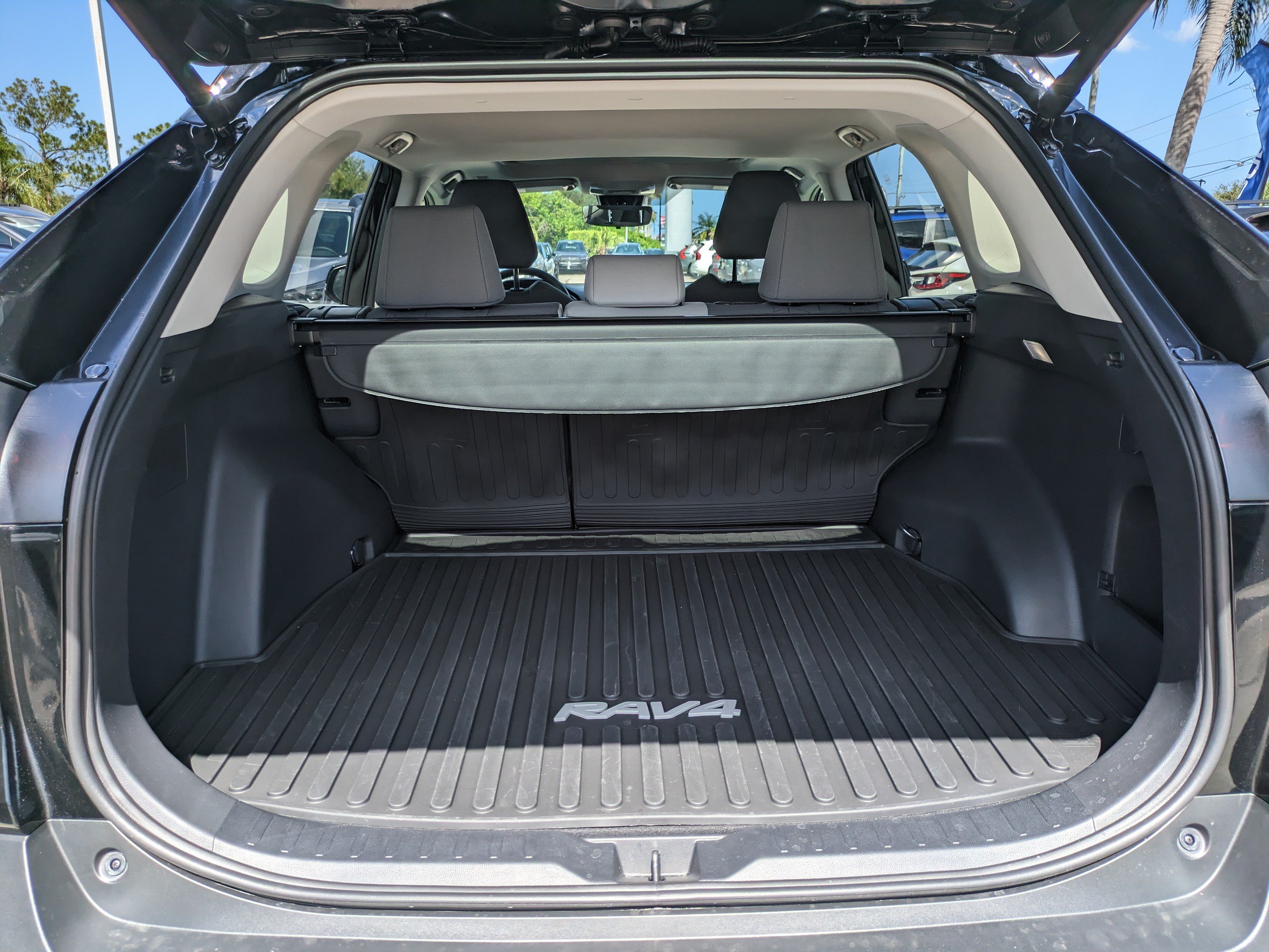 Used 2025 Toyota RAV4 XLE w/ Convenience Package FWD image 13