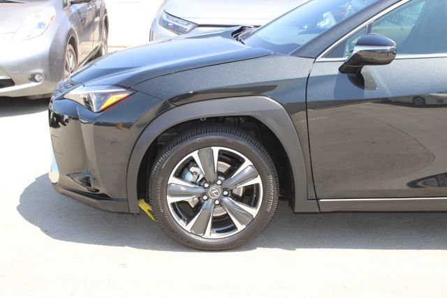 Certified 2025 Lexus UX 300h FWD image 4
