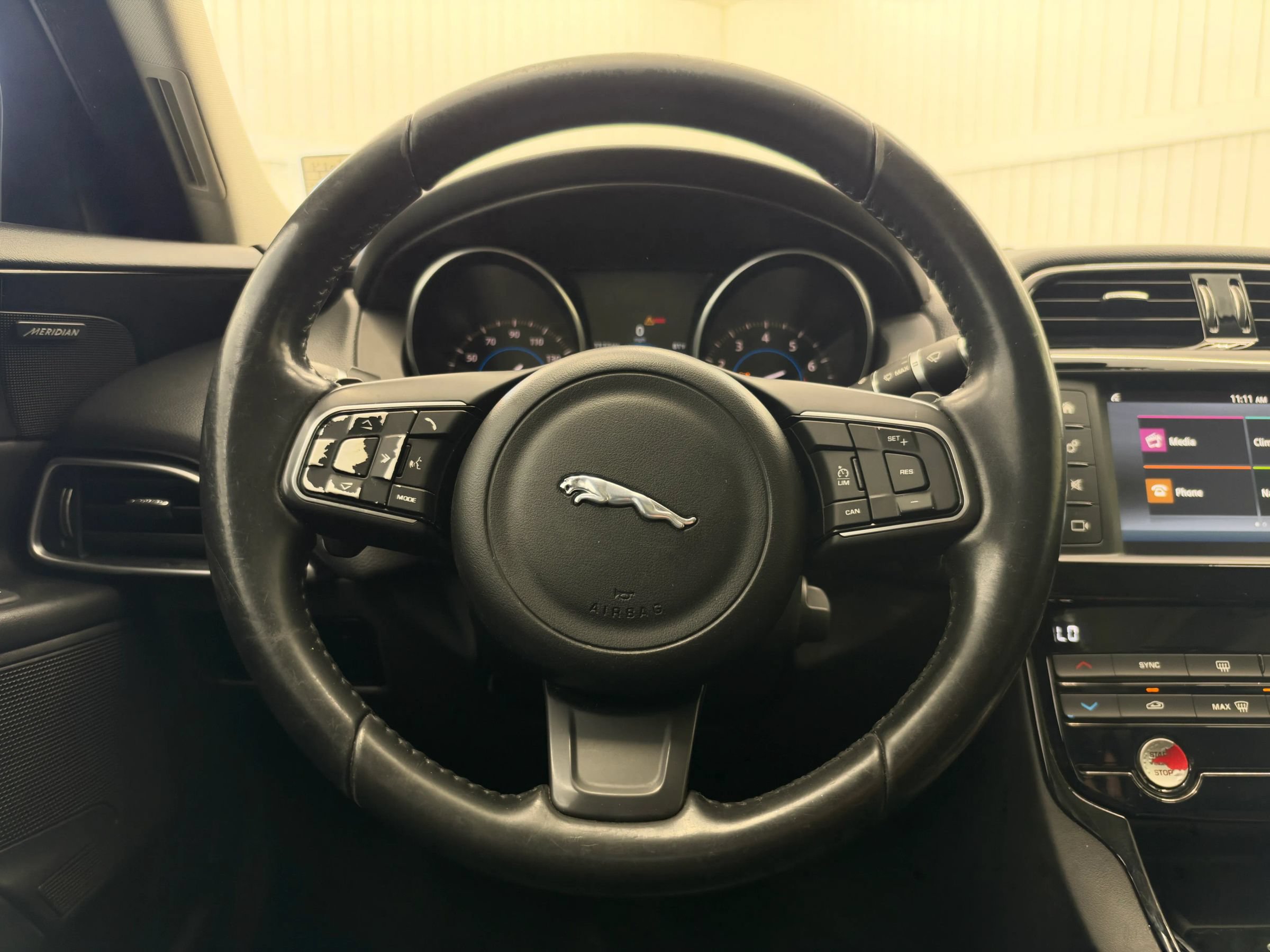 Used 2017 Jaguar XE Premium RWD image 19