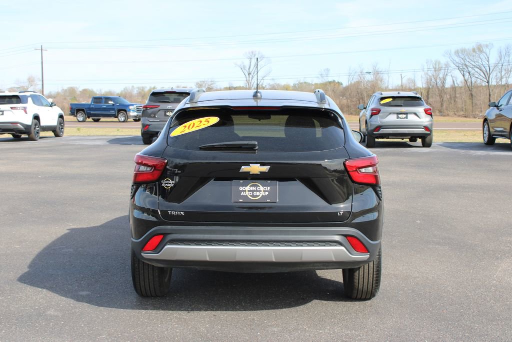 Used 2025 Chevrolet Trax LT image 8