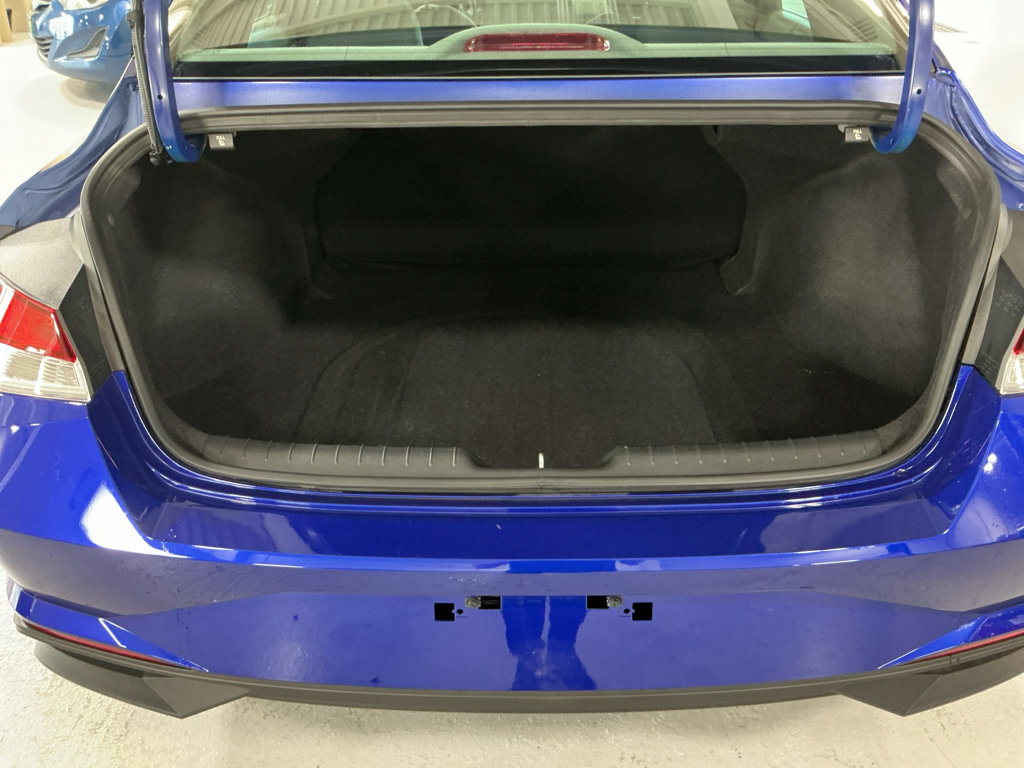 Certified 2023 Hyundai Elantra SE FWD image 10