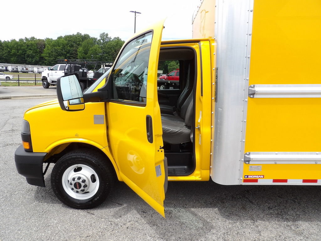 Used 2022 GMC Savana 3500 Extended w/ Power Convenience Package RWD image 13