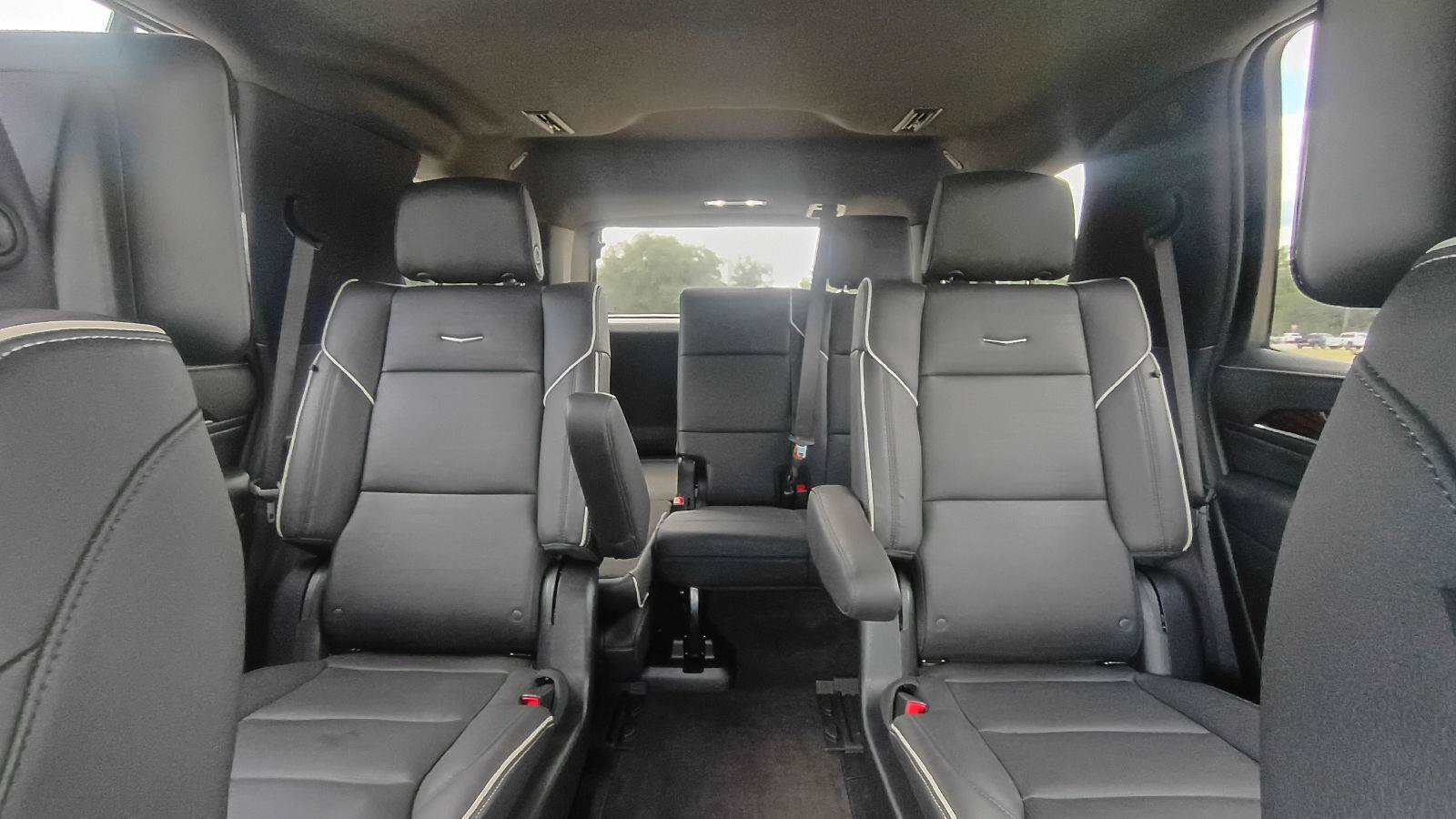 Used 2024 Cadillac Escalade Premium Luxury AWD/4WD image 12