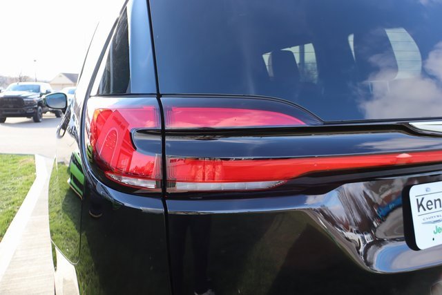 New 2026 Chrysler Pacifica Pinnacle w/ Trailer Tow Group image 36