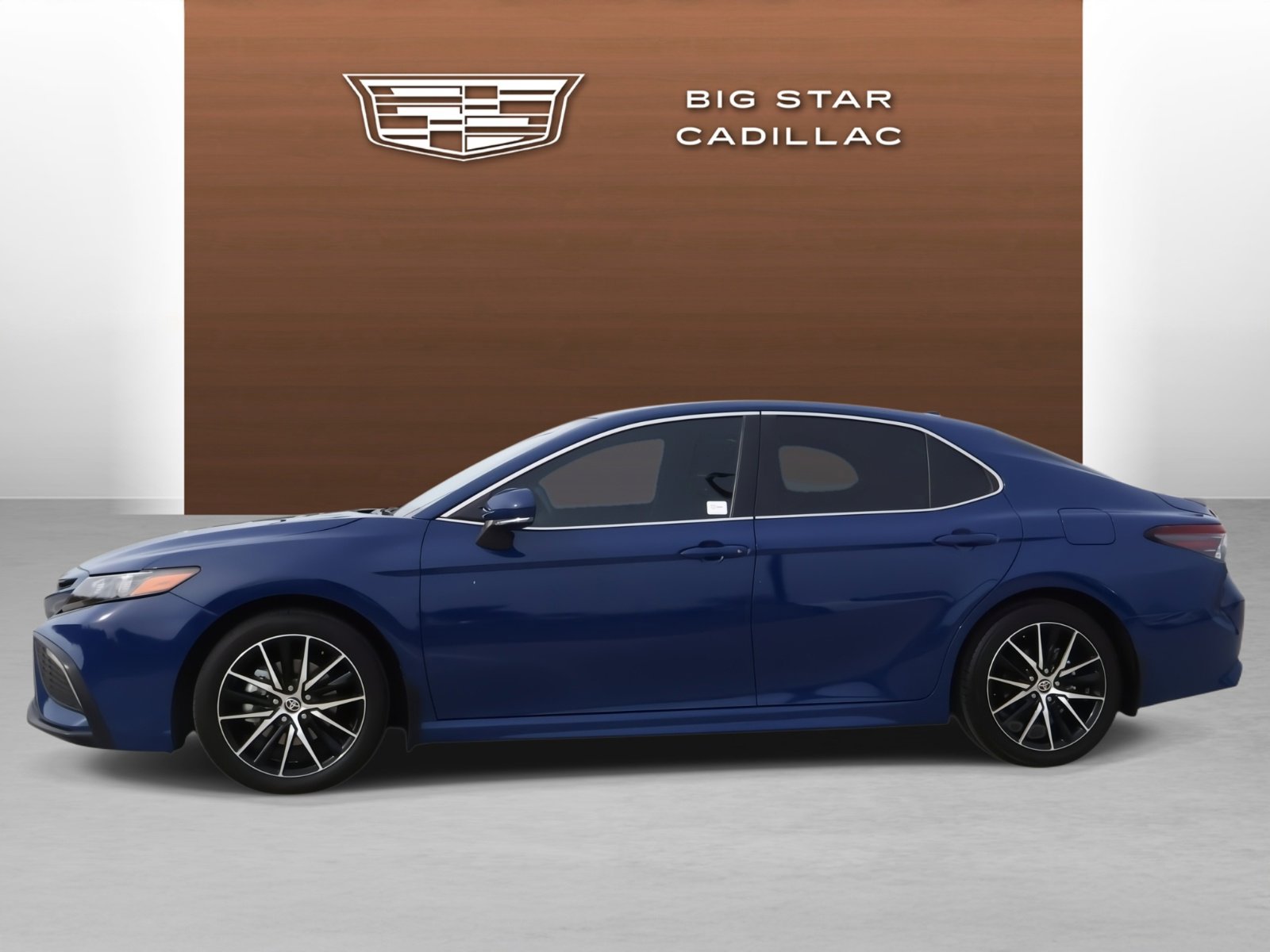 Used 2024 Toyota Camry SE image 2